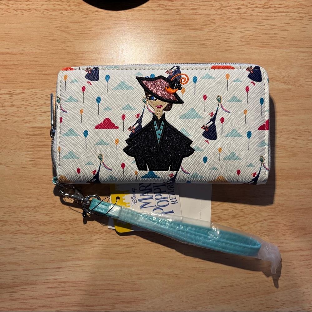 Danielle Nicole White and Multicolor Wallet